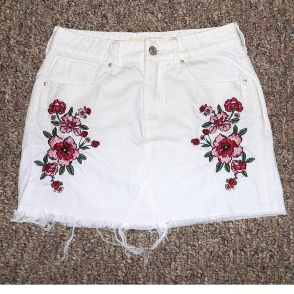 Pacsun White Distressed Mini Skirt Size 25